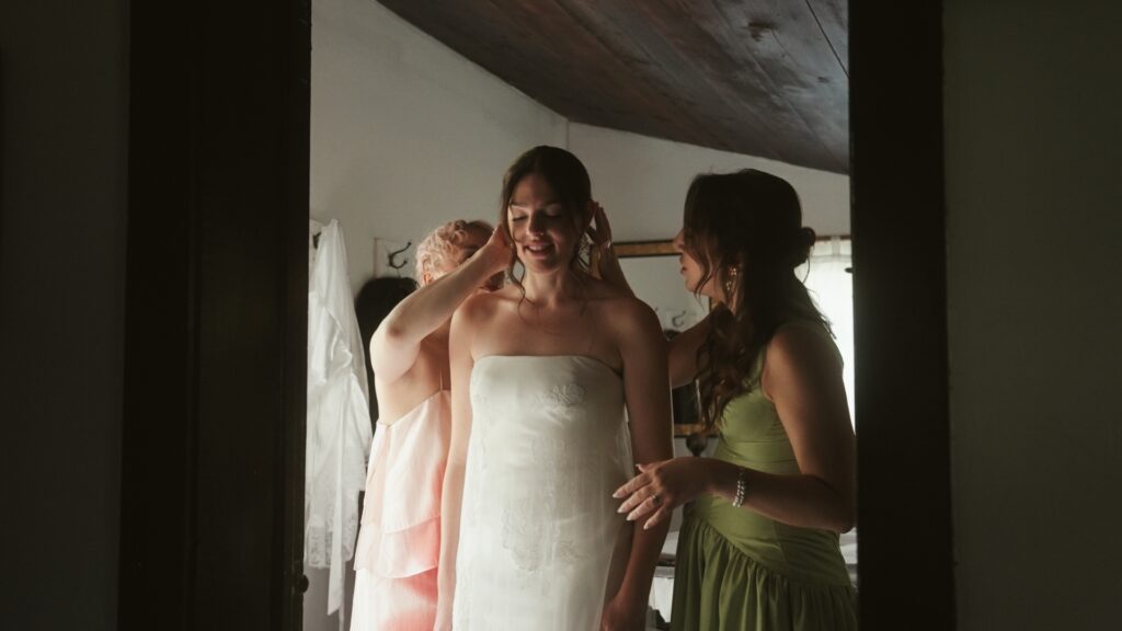 Bride wearing Danielle Frankel gets ready with her bridemaids